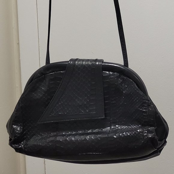 GENTLY USED, VINTAGE LOOKING, HIGH FASHION, ITALIAN HAND BAG!!! - Picture 1 of 4